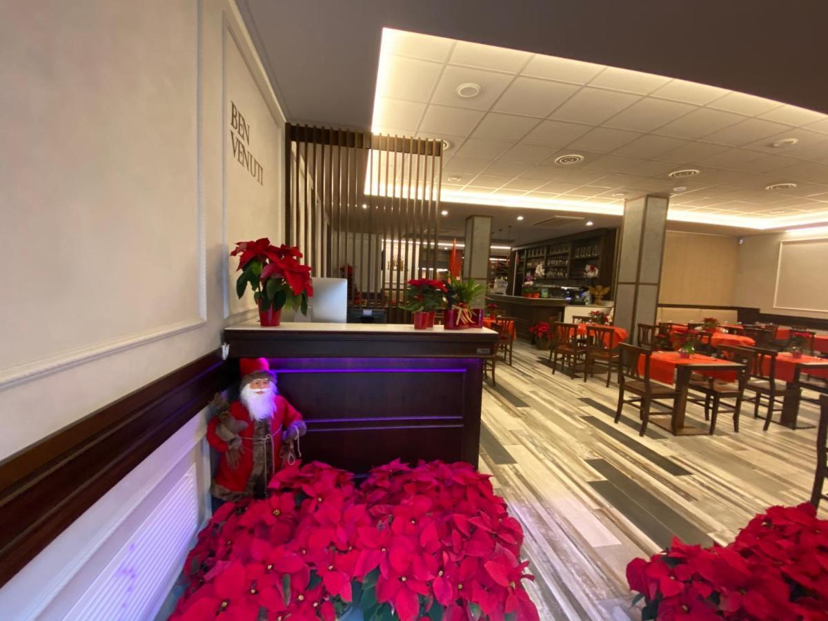 Ricaroka Hotel Albenga Buitenkant foto